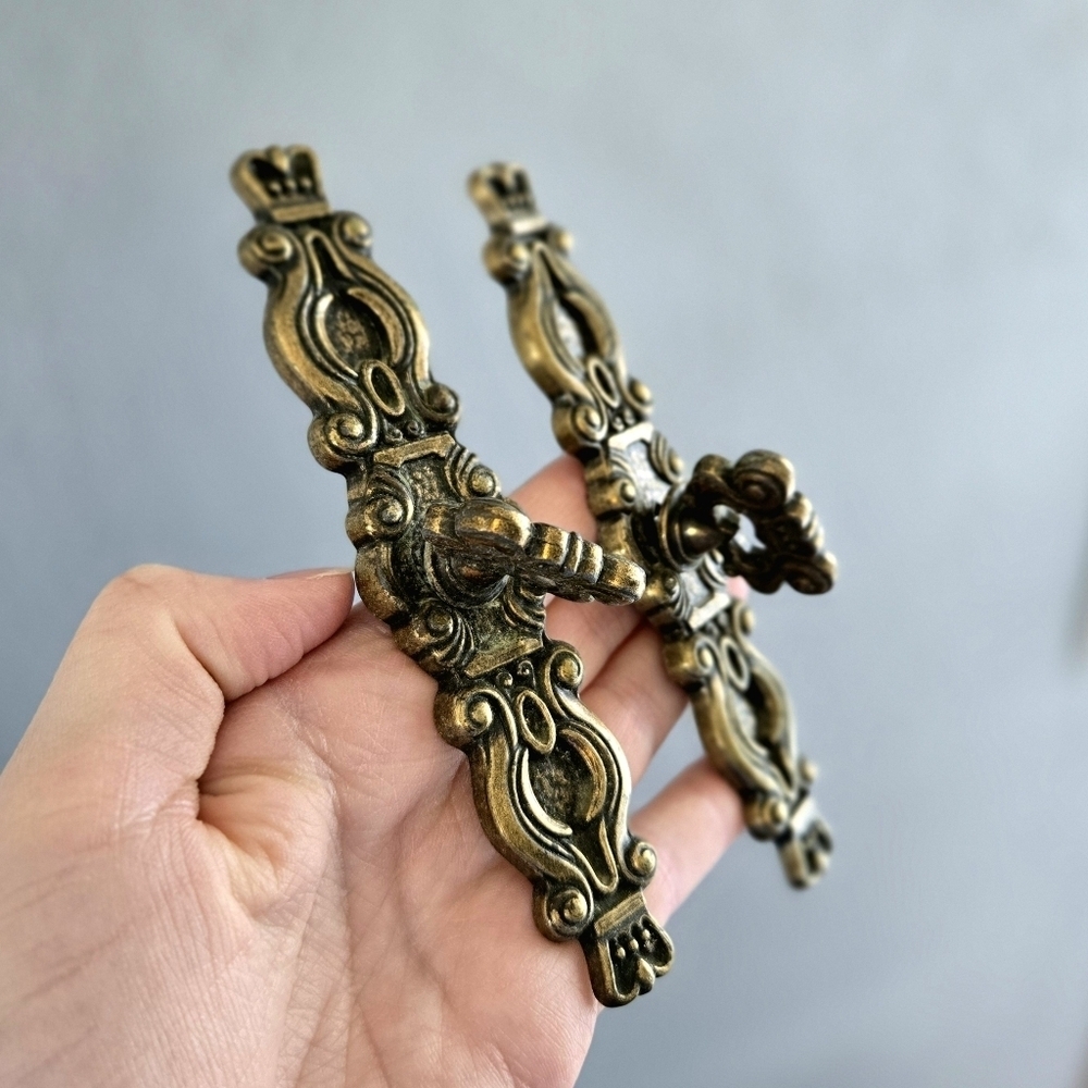 Brass Crown Ornate Antique Drawer Pull Handles by Hyer w/ Hardware - set of 10